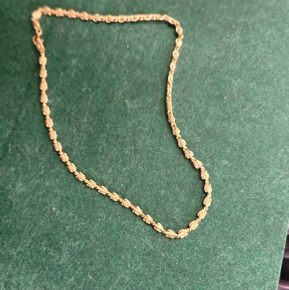 Elegant Gold Chain Necklace